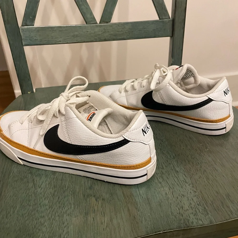 Nike Sneakers - Picture 5 of 10